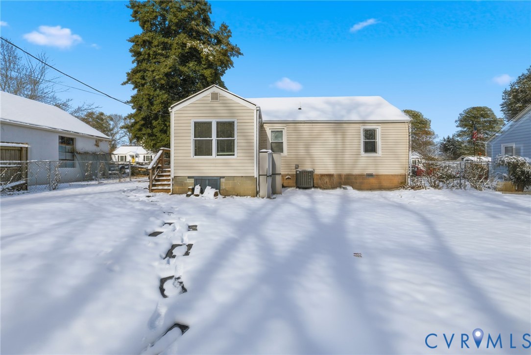 7117 Brigham Road Richmond, VA 23226 - Photo 18 of 20 a front view of a house with a yard