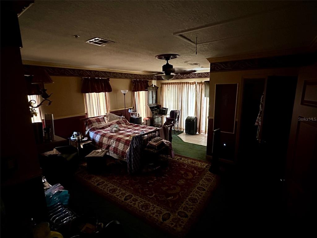 300 Broadview Avenue Altamonte Springs, FL 32701 - Photo 16 of 33 a view of a dining room with furniture