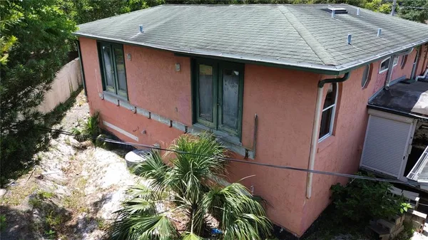 an aerial view of a house having yard