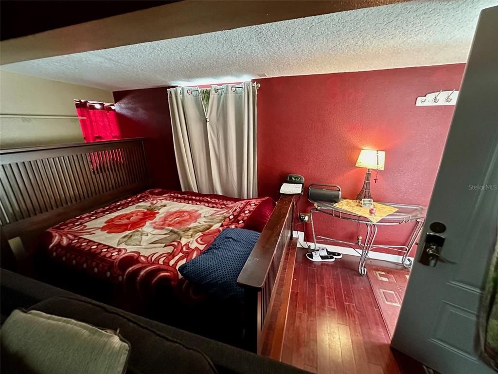 300 Broadview Avenue Altamonte Springs, FL 32701 - Photo 9 of 33 a bed sitting in a bedroom next to a window