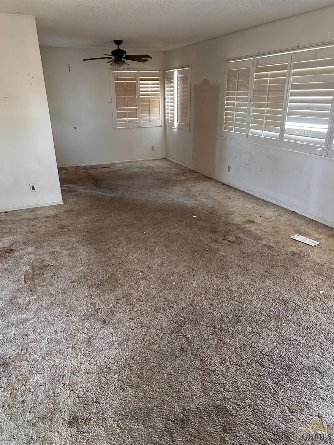 Undisclosed Address Bakersfield, CA 93308 - Photo 3 of 8 an empty room with windows