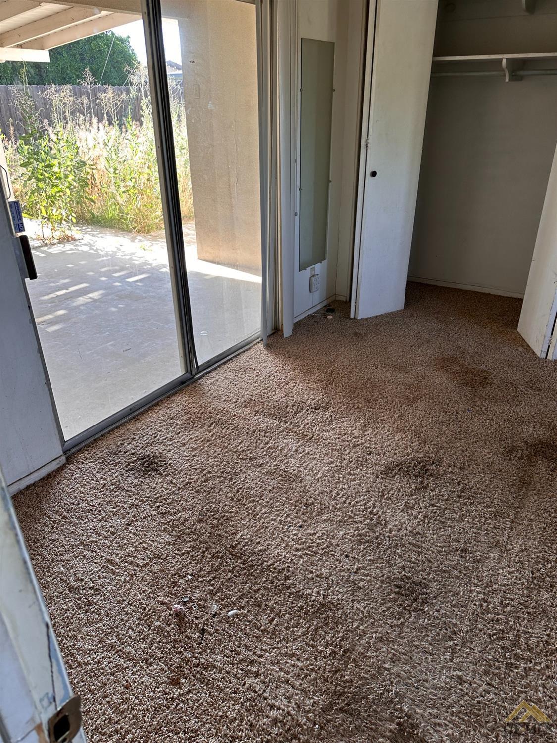 Undisclosed Address Bakersfield, CA 93308 - Photo 4 of 8 a view of an empty room and window