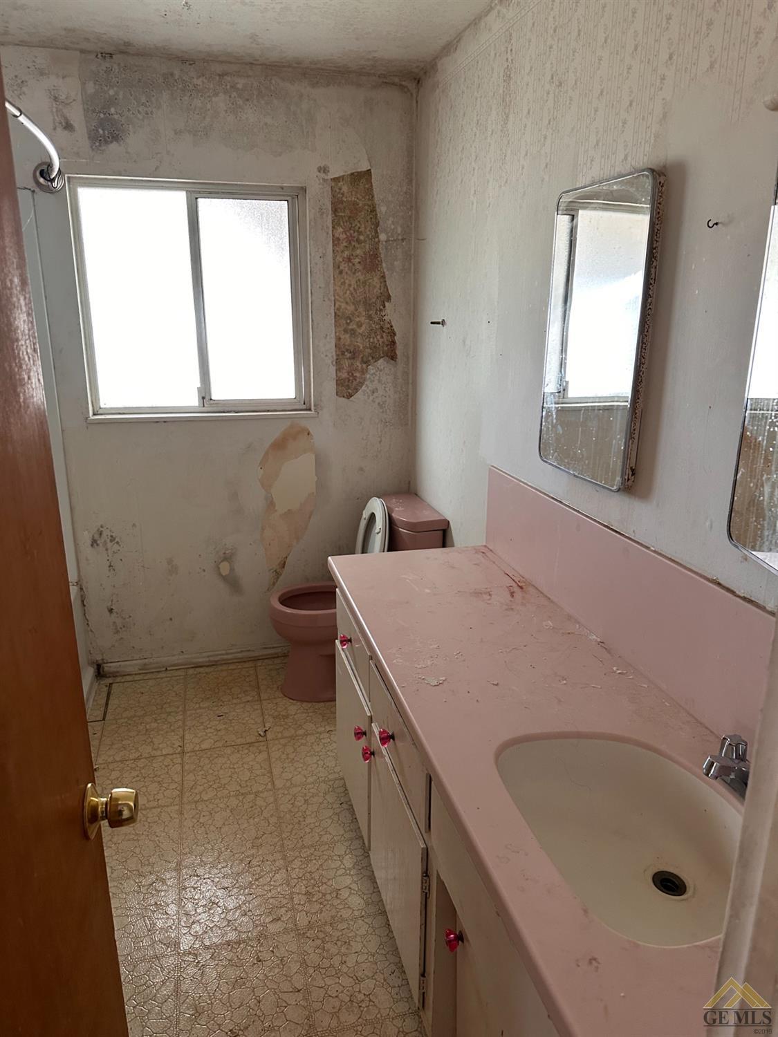 Undisclosed Address Bakersfield, CA 93308 - Photo 5 of 8 a bathroom with a sink and a tub