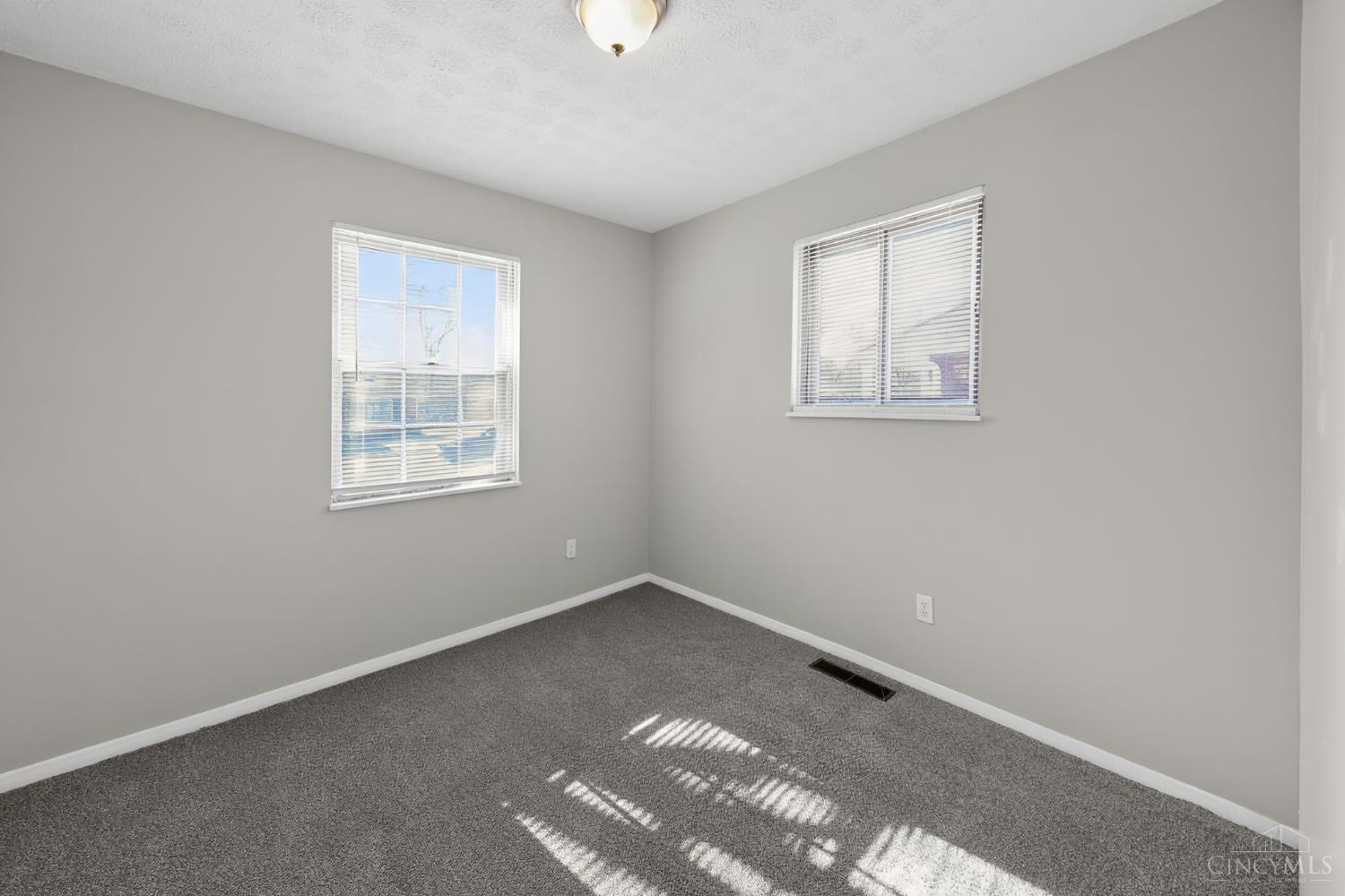 1854 Windmill Way Cincinnati, OH 45240 - Photo 12 of 33