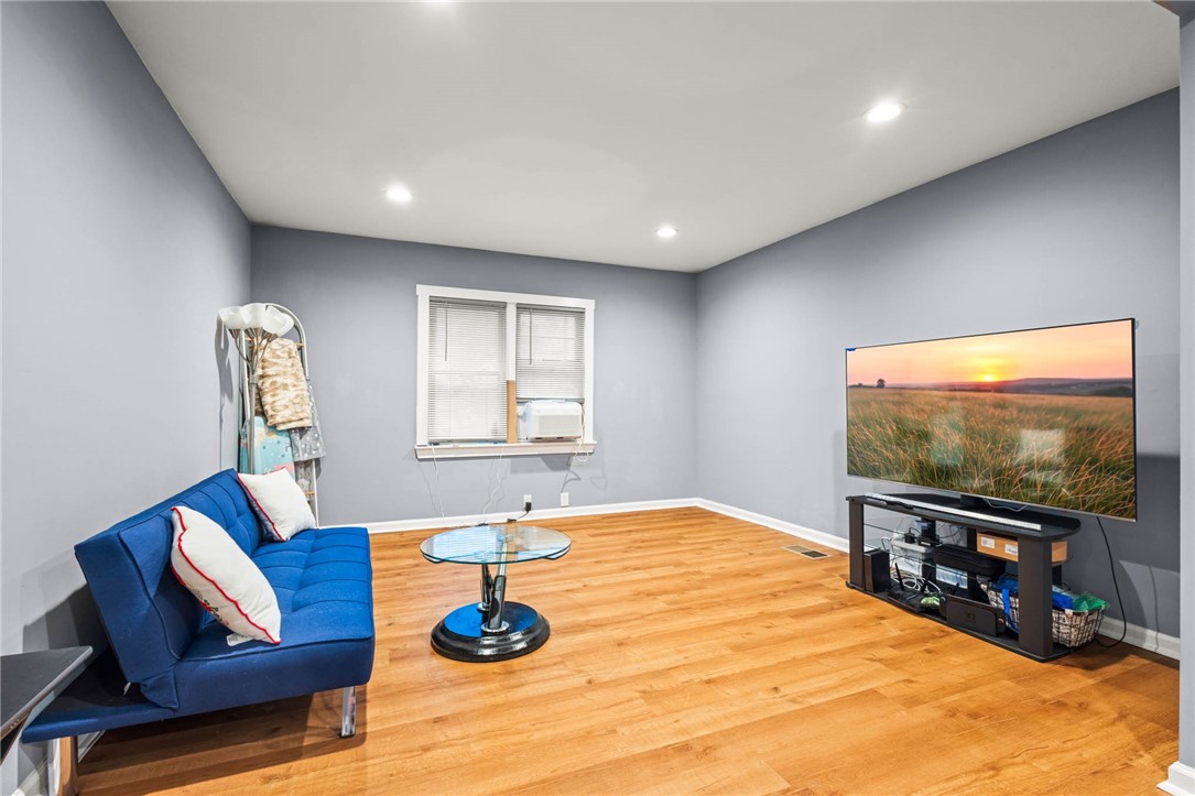 9 Hope Street Perry, NY 14530 - Photo 15 of 37 Living room