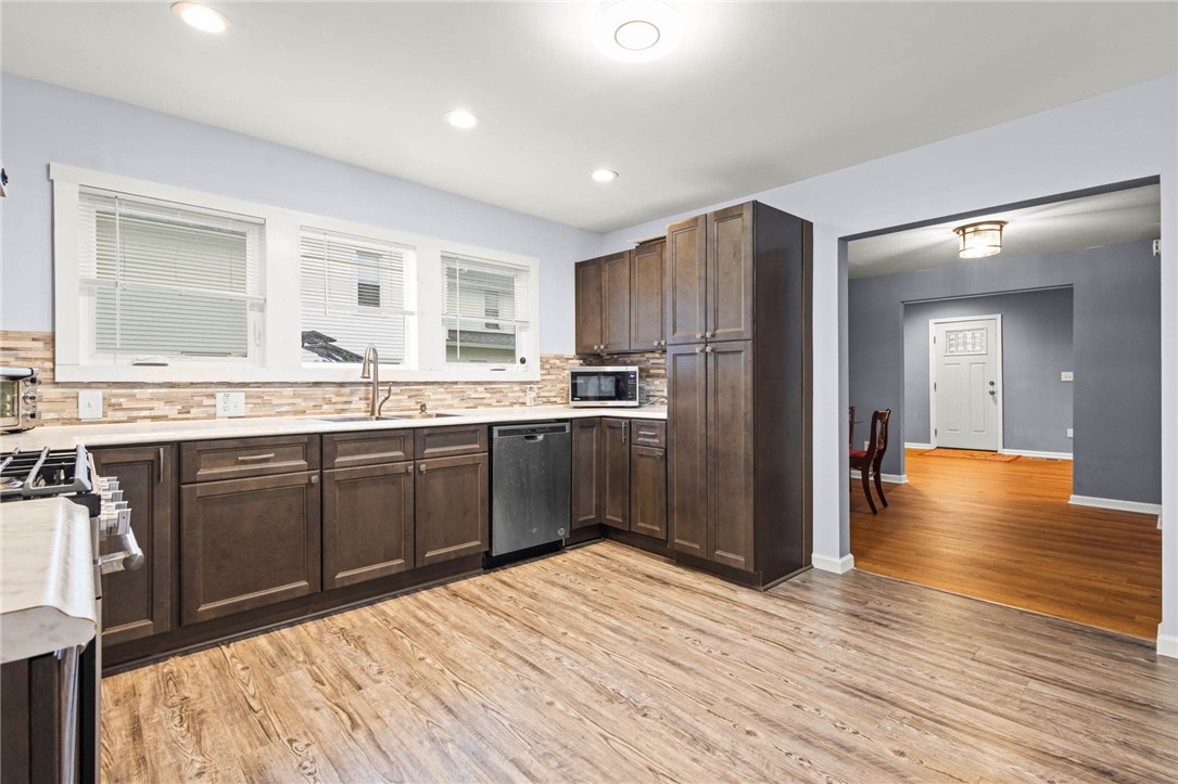 9 Hope Street Perry, NY 14530 - Photo 4 of 37