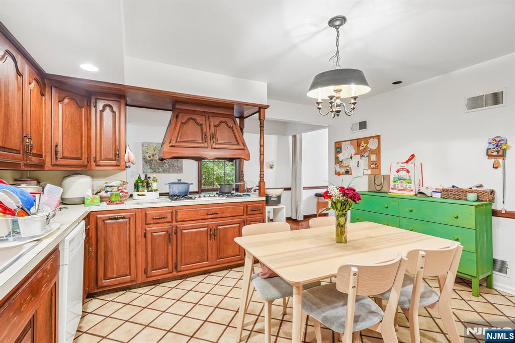 108 Morningside Road Paramus, NJ 07652 - Photo 16 of 45