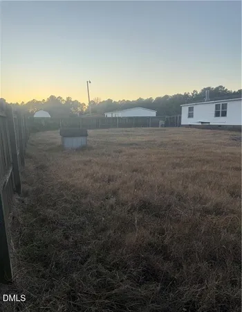a view of a dry yard