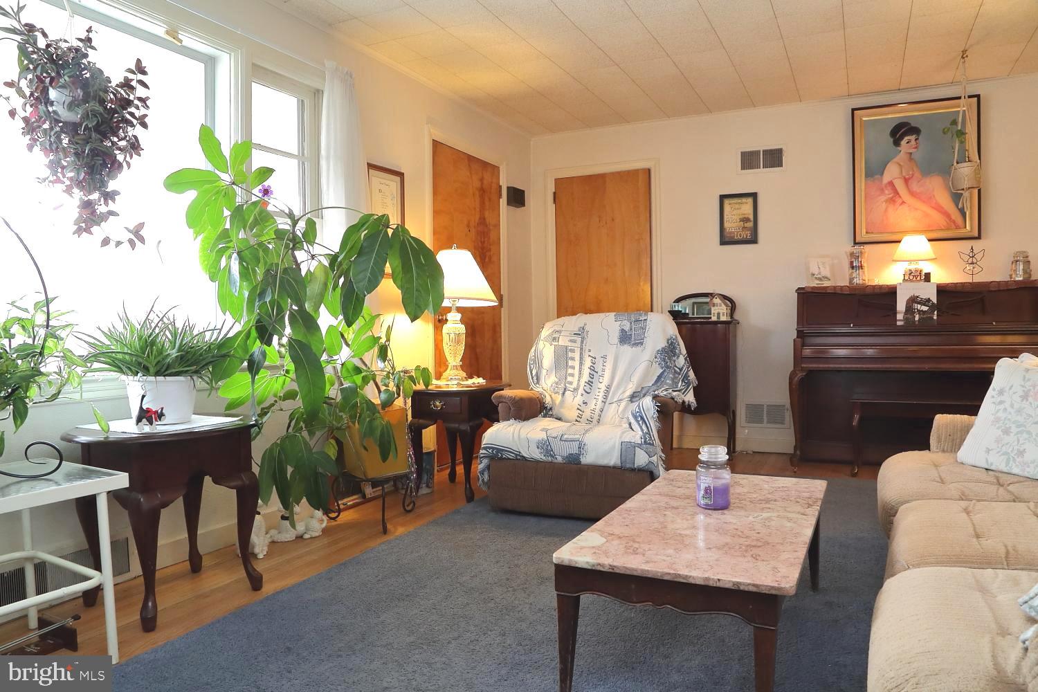 360 Edgewood Road York, PA 17402 - Photo 2 of 11 Gallery Image 2