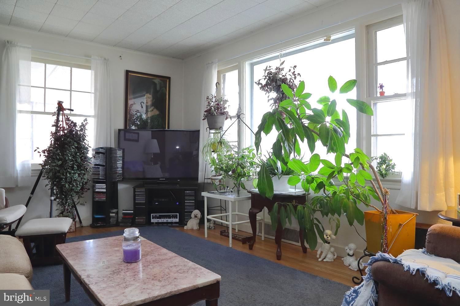 360 Edgewood Road York, PA 17402 - Photo 3 of 11 Gallery Image 3