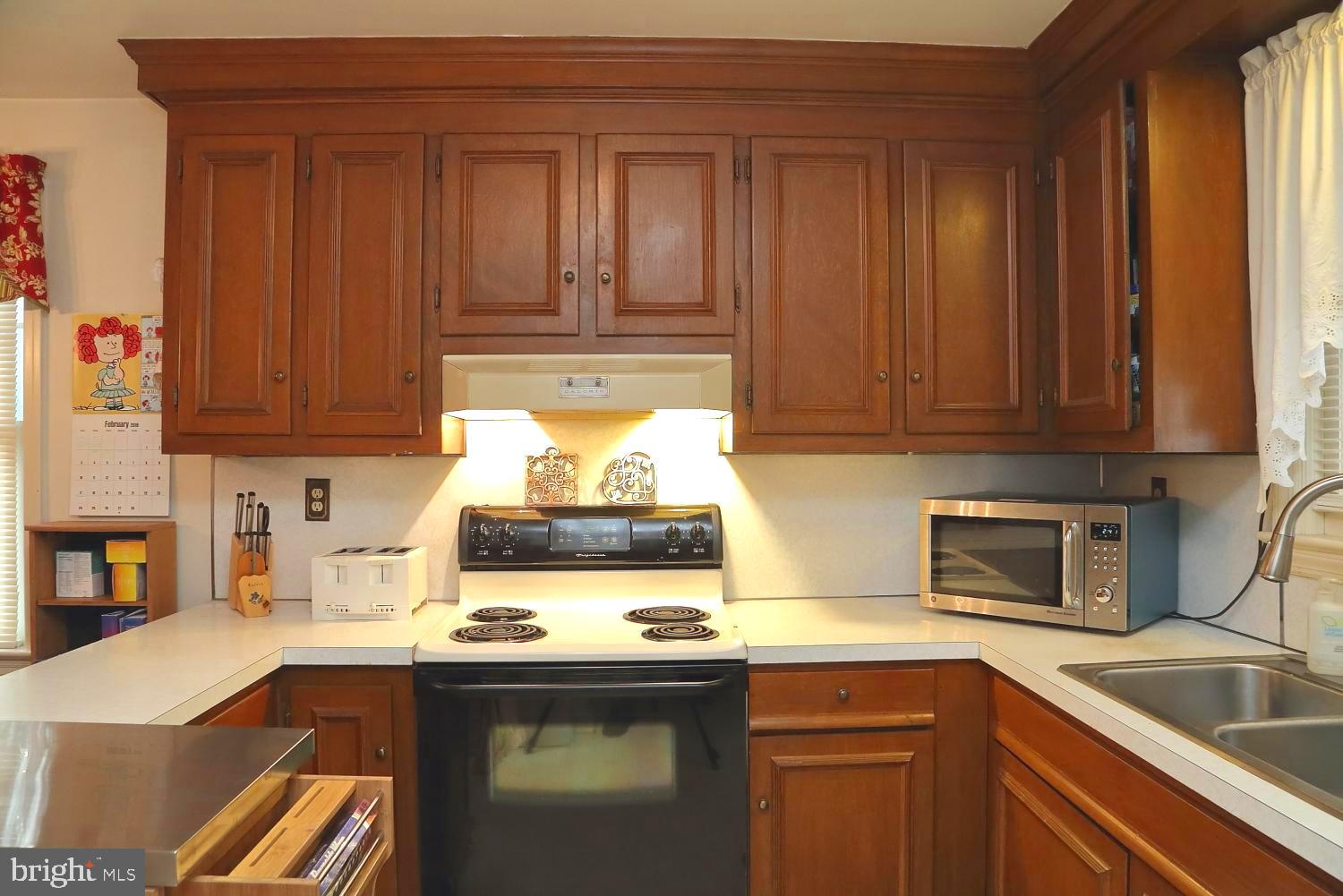 360 Edgewood Road York, PA 17402 - Photo 4 of 11 Gallery Image 4