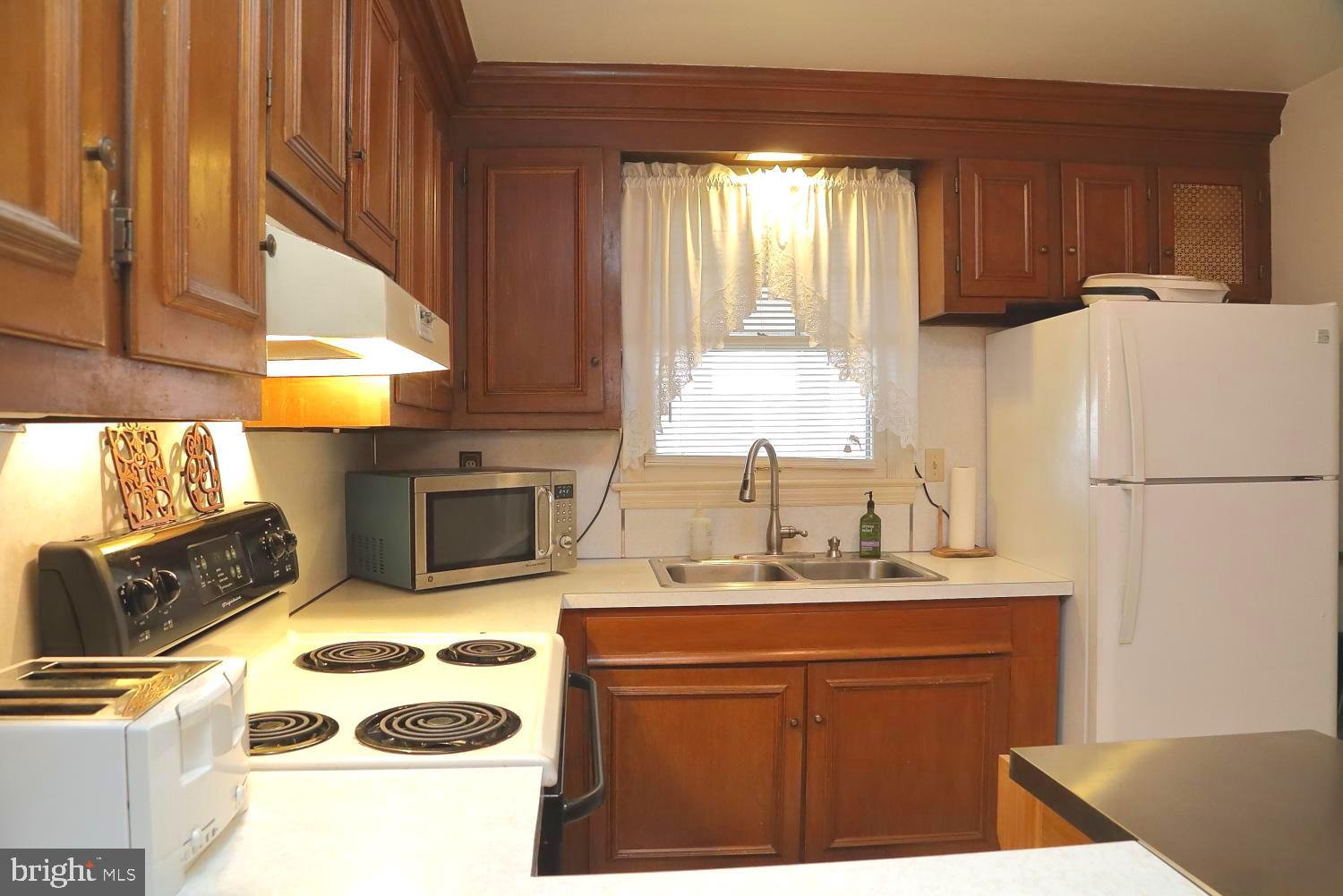 360 Edgewood Road York, PA 17402 - Photo 5 of 11 Gallery Image 5