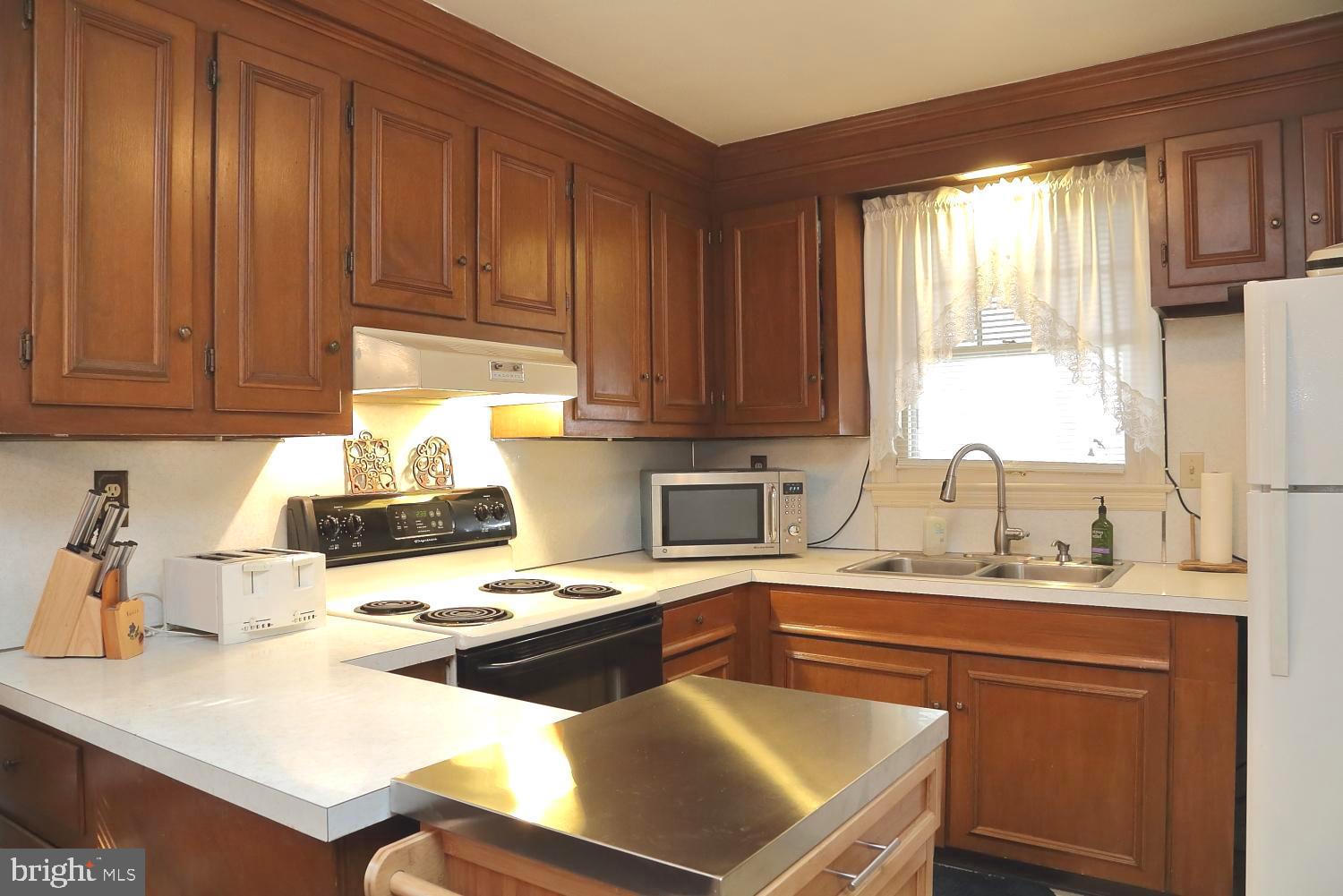 360 Edgewood Road York, PA 17402 - Photo 6 of 11 Gallery Image 6