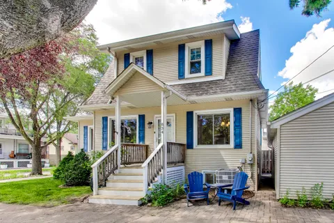 $399,000 | 834 Carpenter Avenue, Oak Park, IL 60304