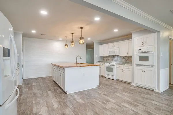 $1,125,000 | 2137 Farm To Market Road 3136, Cleburne, TX 76031
