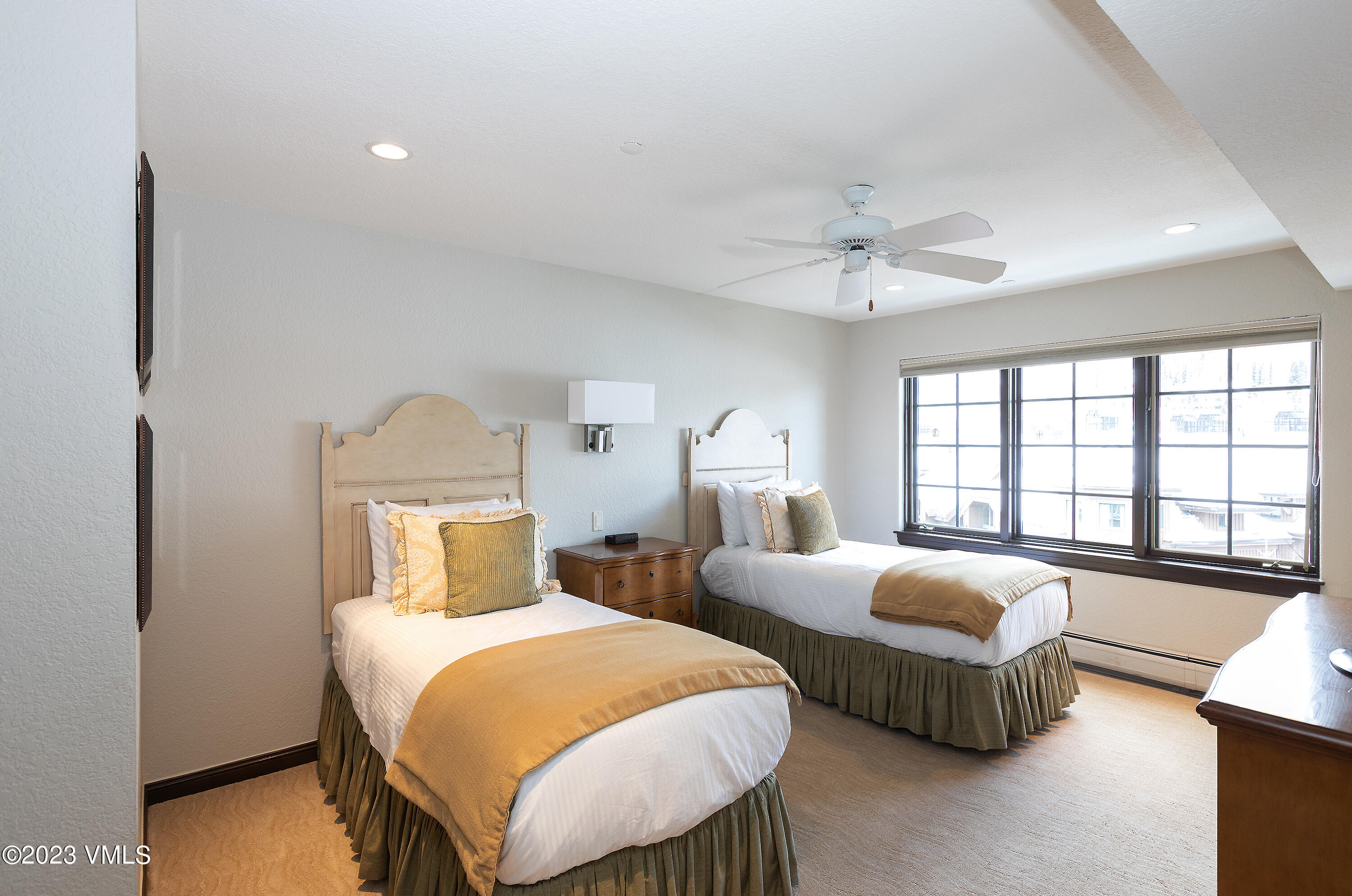 210 Offerson Road, Unit 107 WEEK 5 Beaver Creek, CO 81620 - Photo 13 of 27 a bedroom with two beds and a chandelier