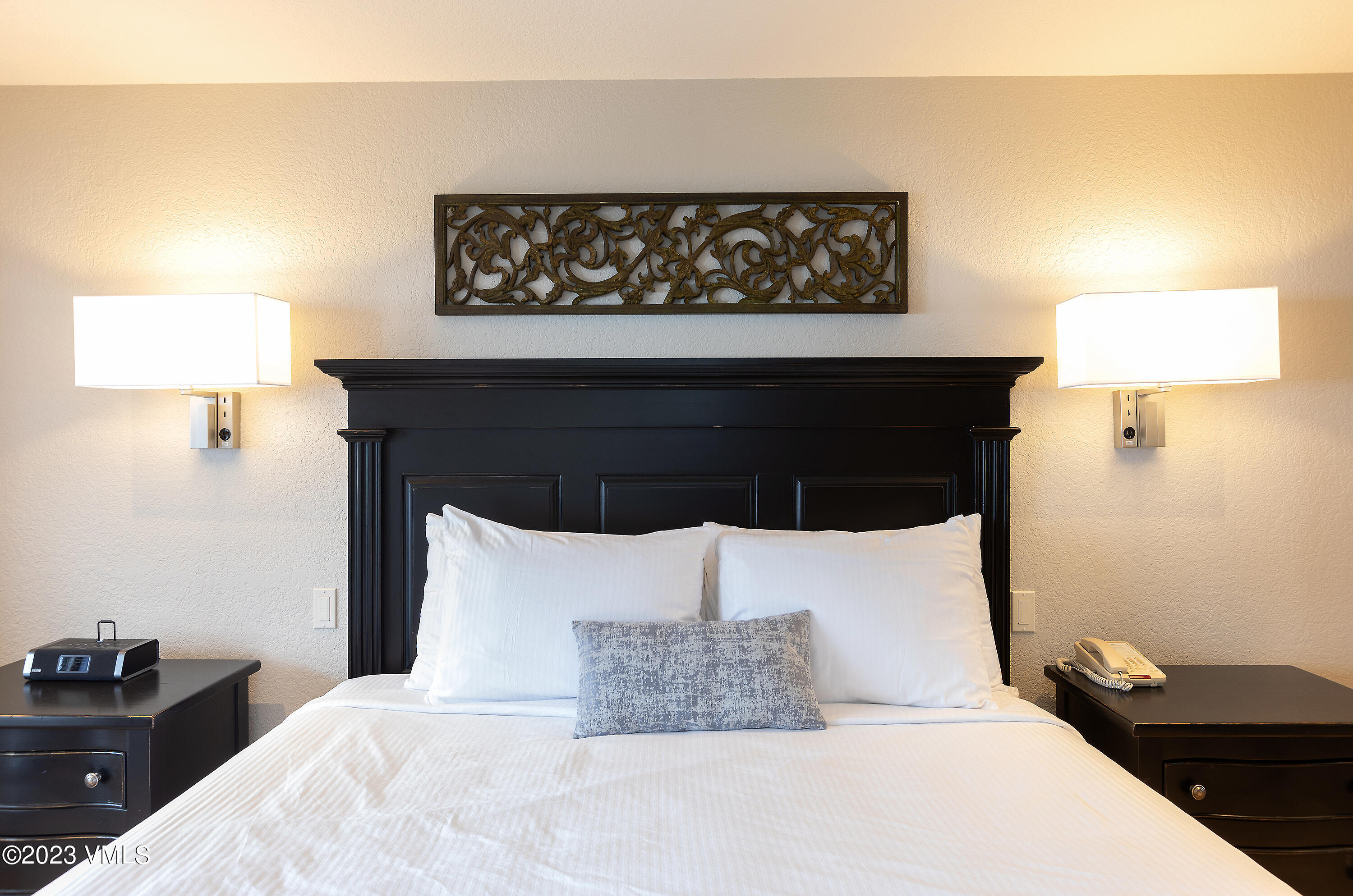 210 Offerson Road, Unit 107 WEEK 5 Beaver Creek, CO 81620 - Photo 10 of 27 a bed sitting in a bedroom and painting on the wall