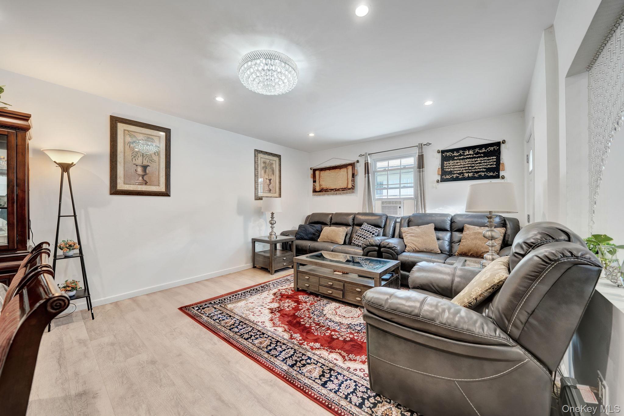 125 Hamlet Road Levittown, NY 11756 - Photo 16 of 28