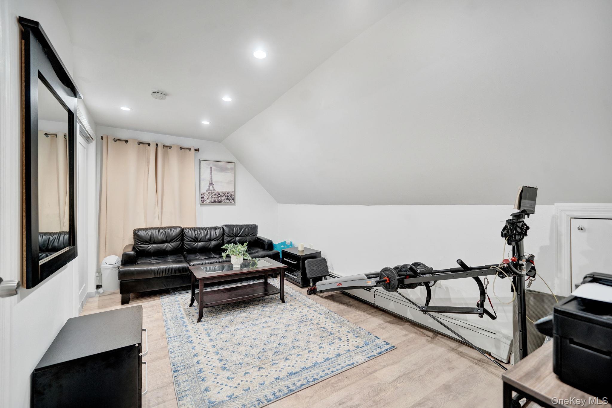 125 Hamlet Road Levittown, NY 11756 - Photo 21 of 28