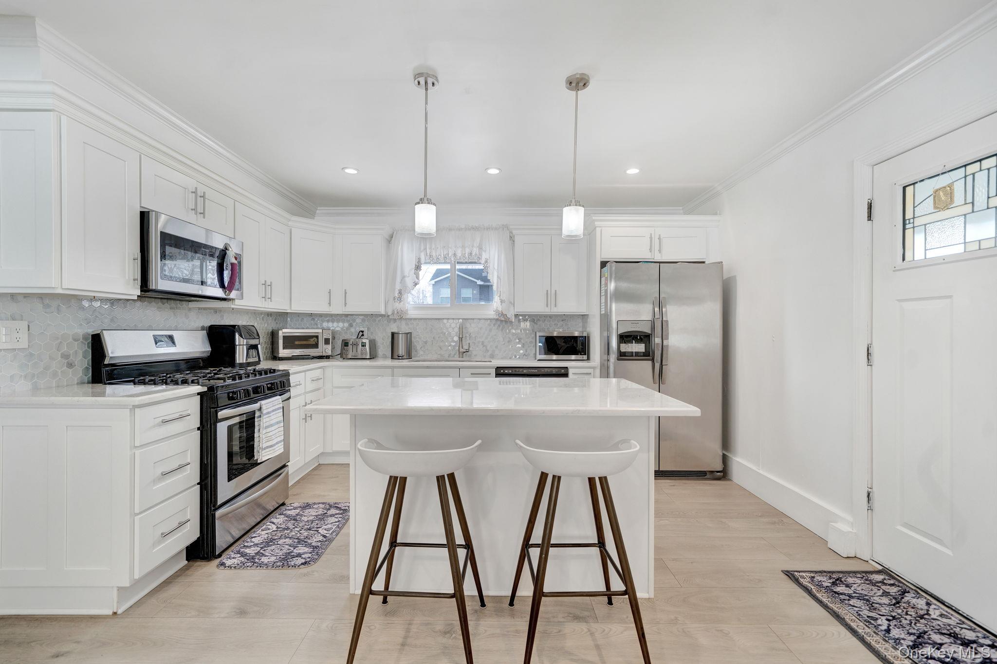 125 Hamlet Road Levittown, NY 11756 - Photo 10 of 28