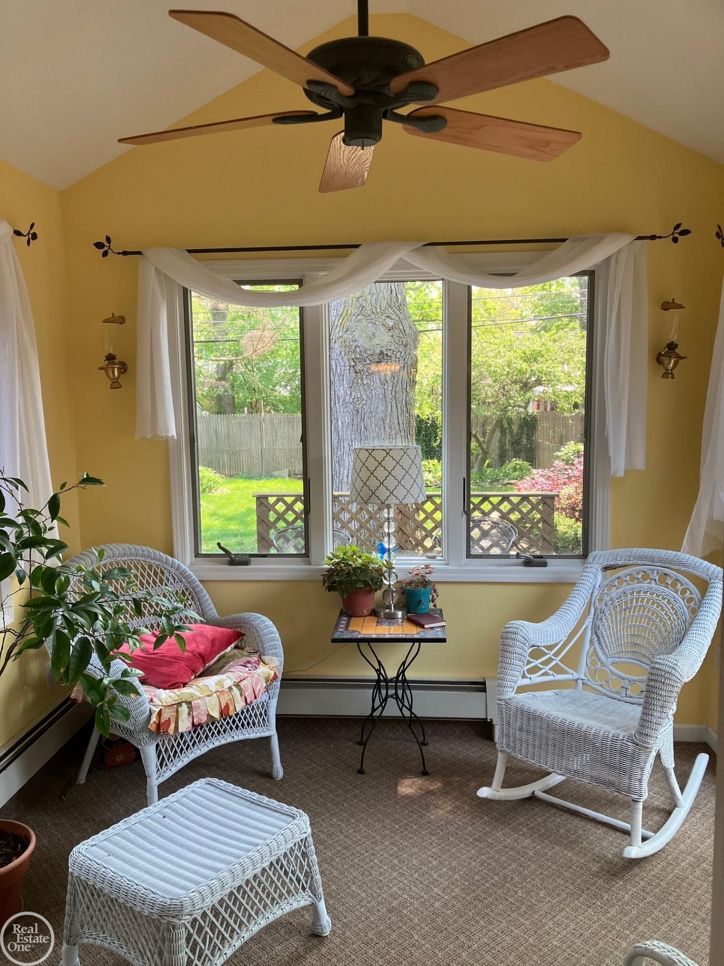 1231 Hawthorne Road Grosse Pointe, MI 48236 - Photo 13 of 41 50109491-12.JPG