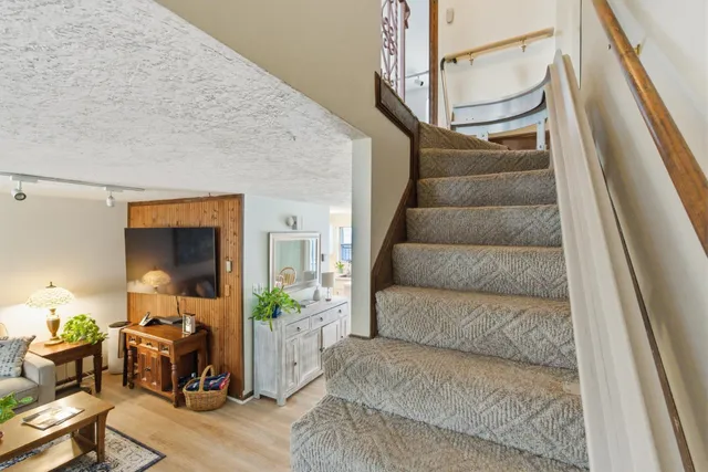 $340,000 | 15 Fieldstone Drive, Londonderry, NH 03053