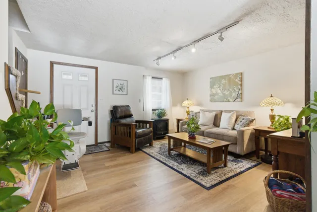 $340,000 | 15 Fieldstone Drive, Londonderry, NH 03053