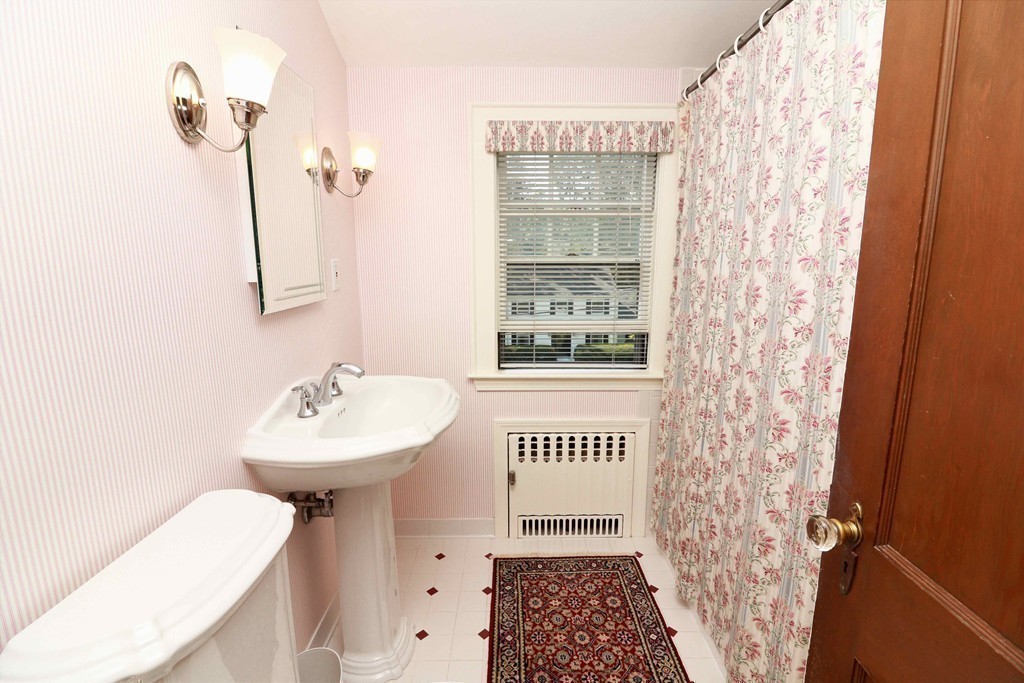 47 Avon Road Wellesley, MA 02482 - Photo 13 of 20