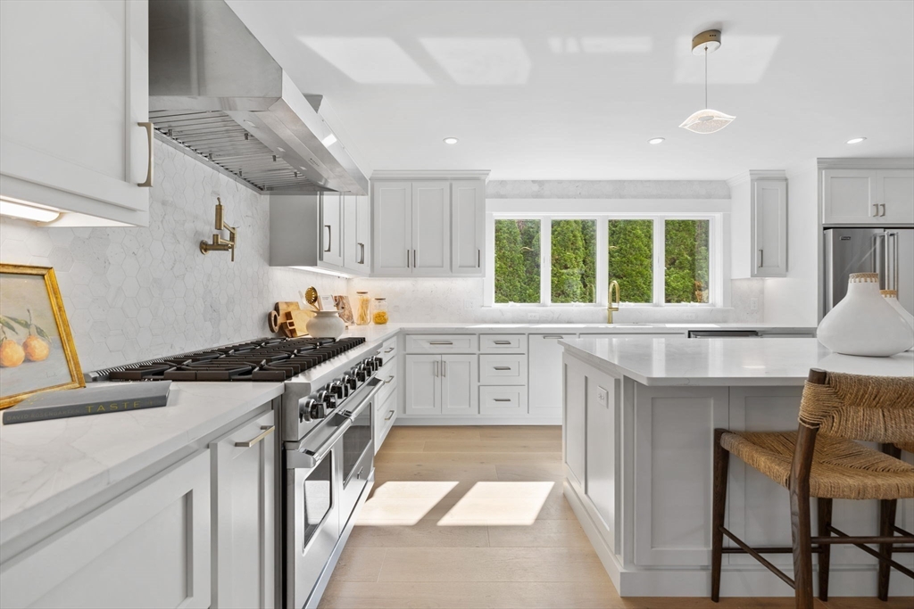 6 Dunedin Road Wellesley, MA 02481 - Photo 13 of 33