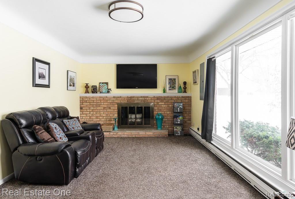 190 Wendelton Road Troy, MI 48084 - Photo 8 of 16 3 Family room 190 Wendelton, Troy MI, Koteles, 02-09-18-980-Edit.jpg