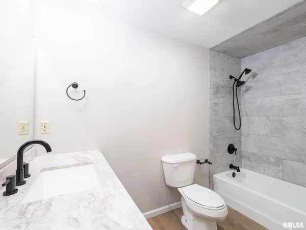 $279,000 | 9622 West Lancaster Road, Mapleton, IL 61547