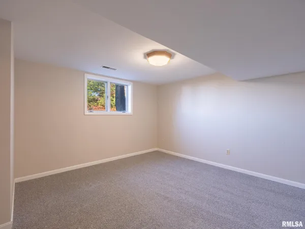 $279,000 | 9622 West Lancaster Road, Mapleton, IL 61547