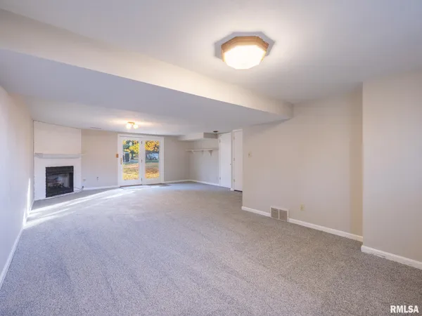 $279,000 | 9622 West Lancaster Road, Mapleton, IL 61547