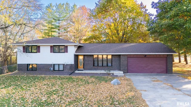 $289,000 | 9622 West Lancaster Road, Mapleton, IL 61547