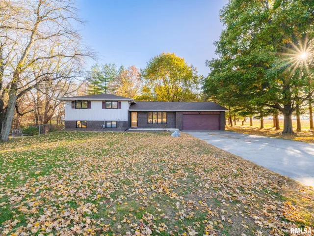 $289,000 | 9622 West Lancaster Road, Mapleton, IL 61547