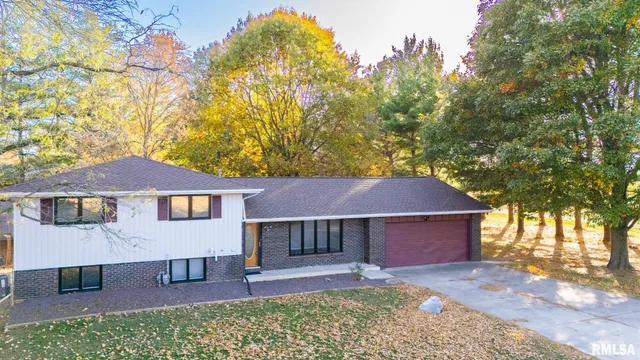 $289,000 | 9622 West Lancaster Road, Mapleton, IL 61547