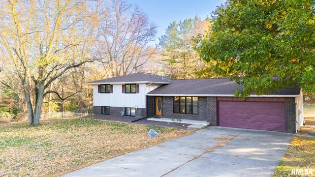 $289,000 | 9622 West Lancaster Road, Mapleton, IL 61547