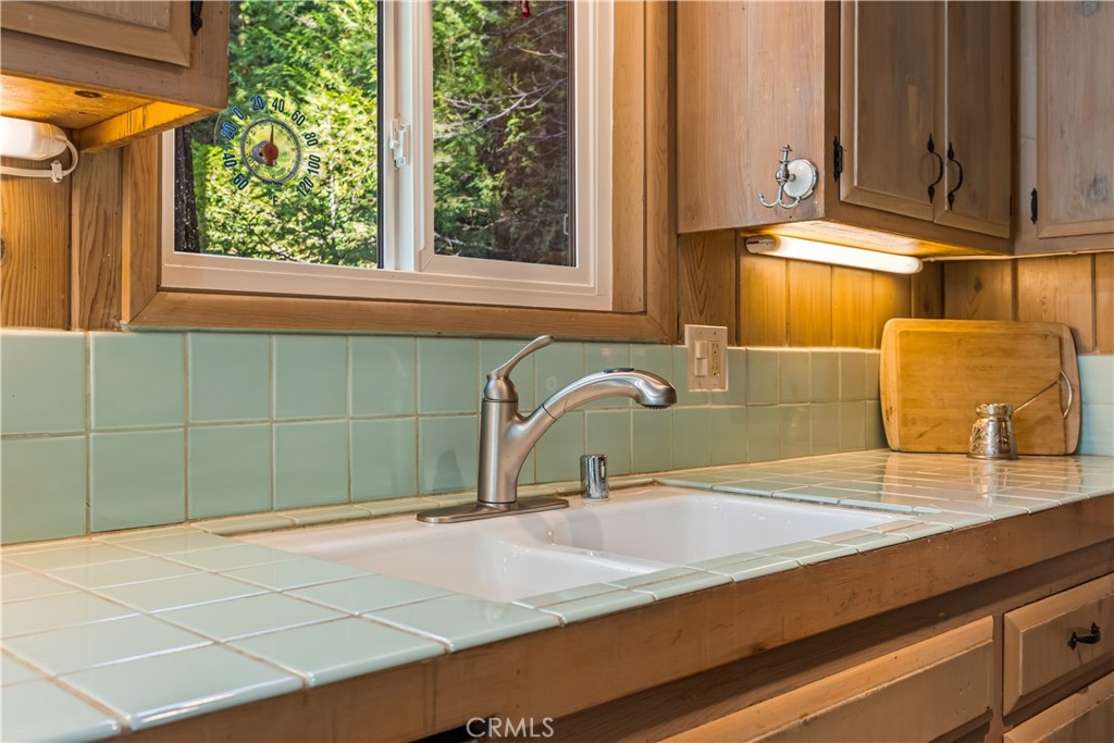 225 Fremont Road Lake Arrowhead, CA 92352 - Photo 15 of 49