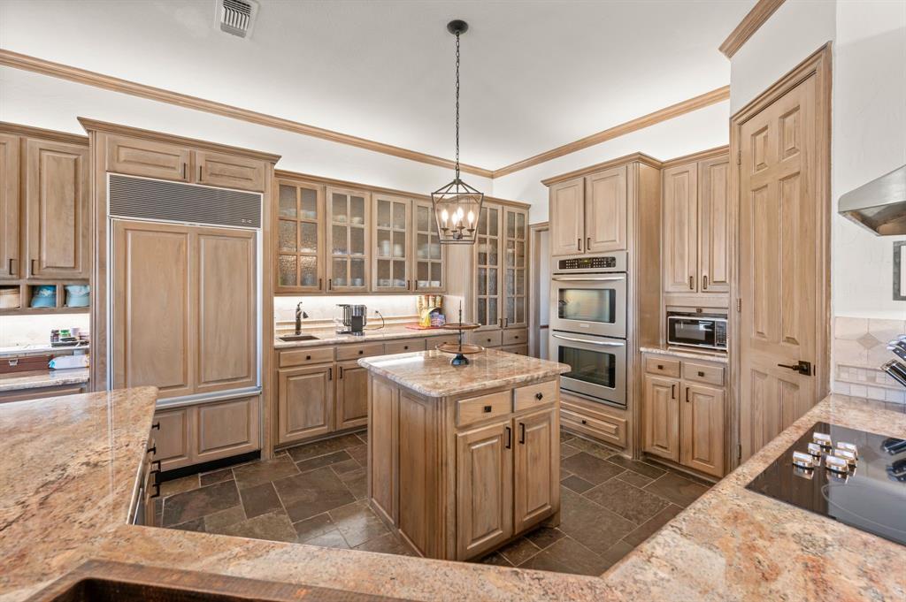 208 Highpoint Circle Valley View, TX 76272 - Photo 13 of 32