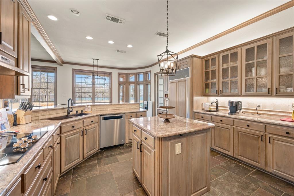 208 Highpoint Circle Valley View, TX 76272 - Photo 14 of 32
