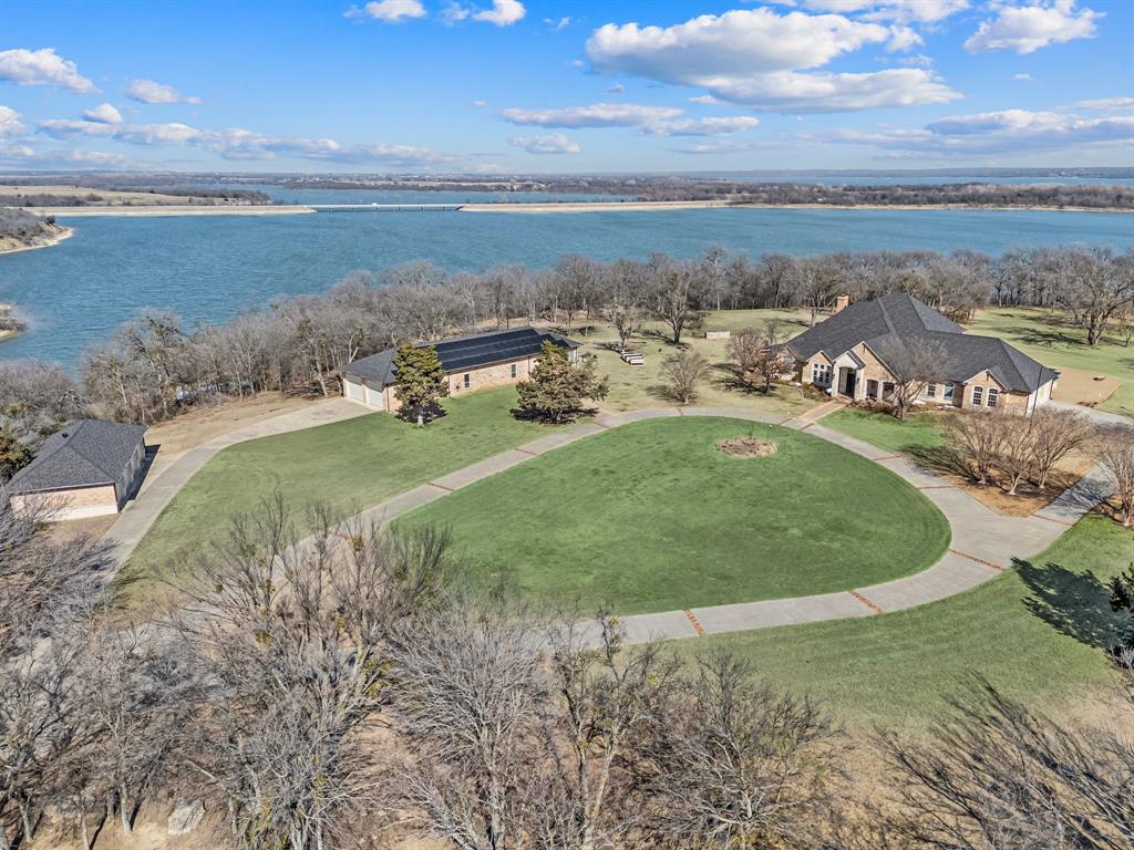 208 Highpoint Circle Valley View, TX 76272 - Photo 2 of 32