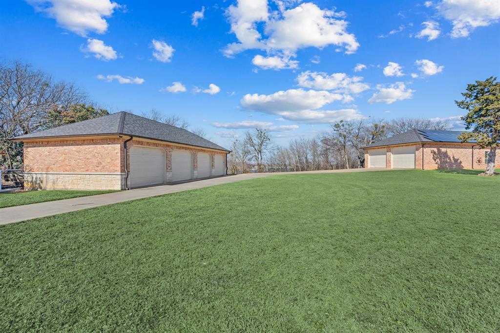 208 Highpoint Circle Valley View, TX 76272 - Photo 4 of 32