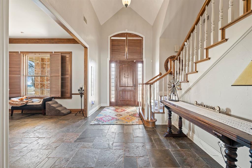 208 Highpoint Circle Valley View, TX 76272 - Photo 5 of 32