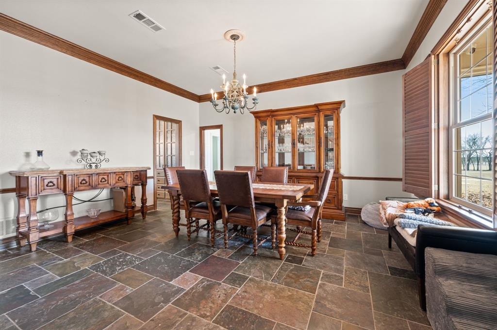 208 Highpoint Circle Valley View, TX 76272 - Photo 6 of 32