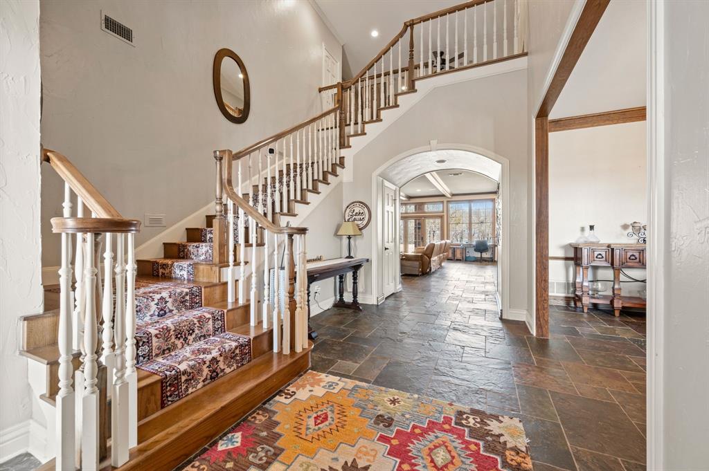 208 Highpoint Circle Valley View, TX 76272 - Photo 7 of 32