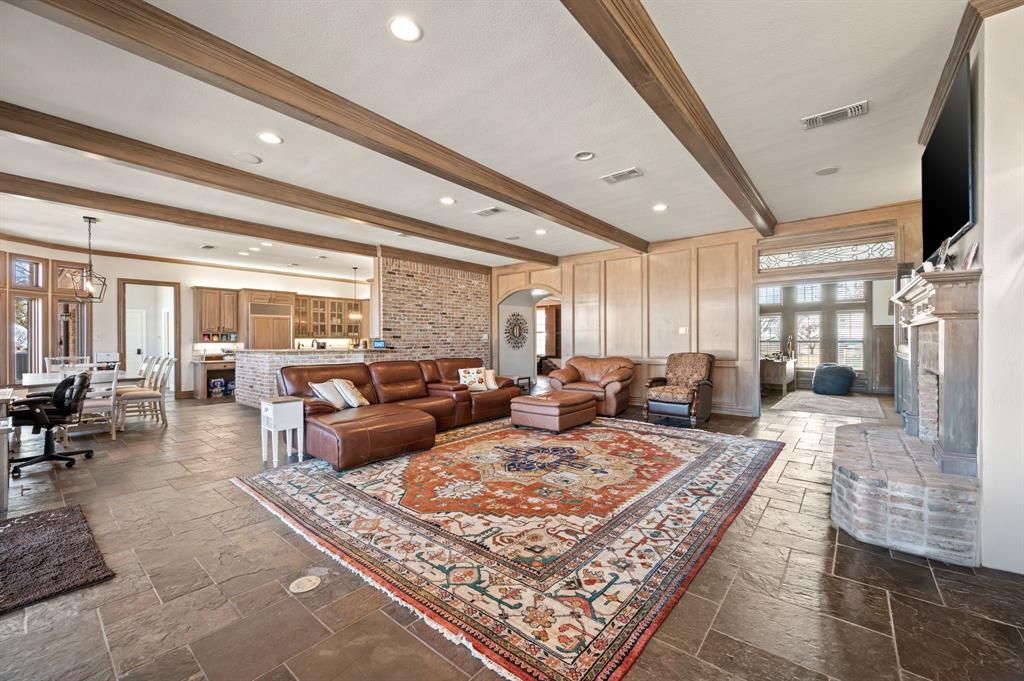 208 Highpoint Circle Valley View, TX 76272 - Photo 8 of 32