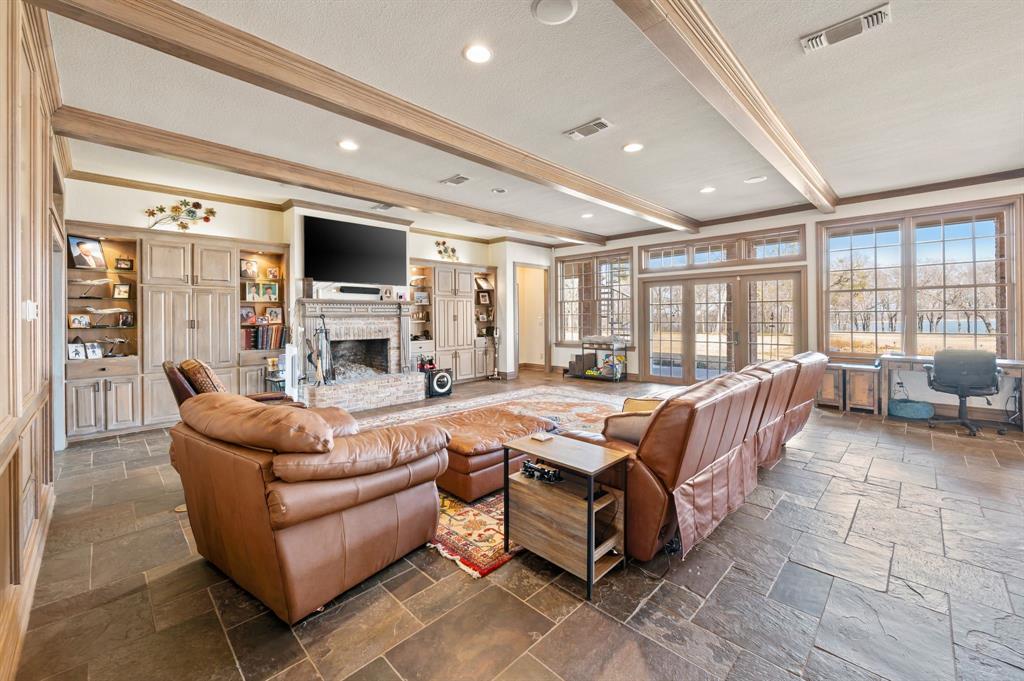 208 Highpoint Circle Valley View, TX 76272 - Photo 10 of 32