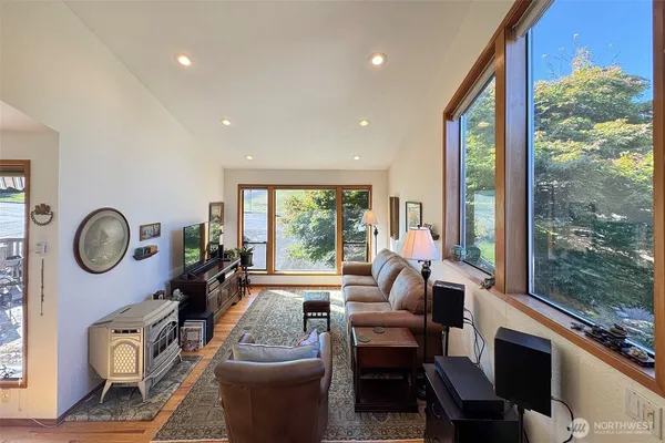 $699,500 | 1633 East 5th Street, Port Angeles, WA 98362