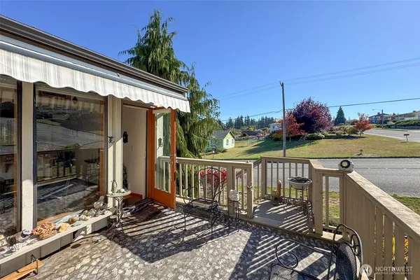 $699,500 | 1633 East 5th Street, Port Angeles, WA 98362