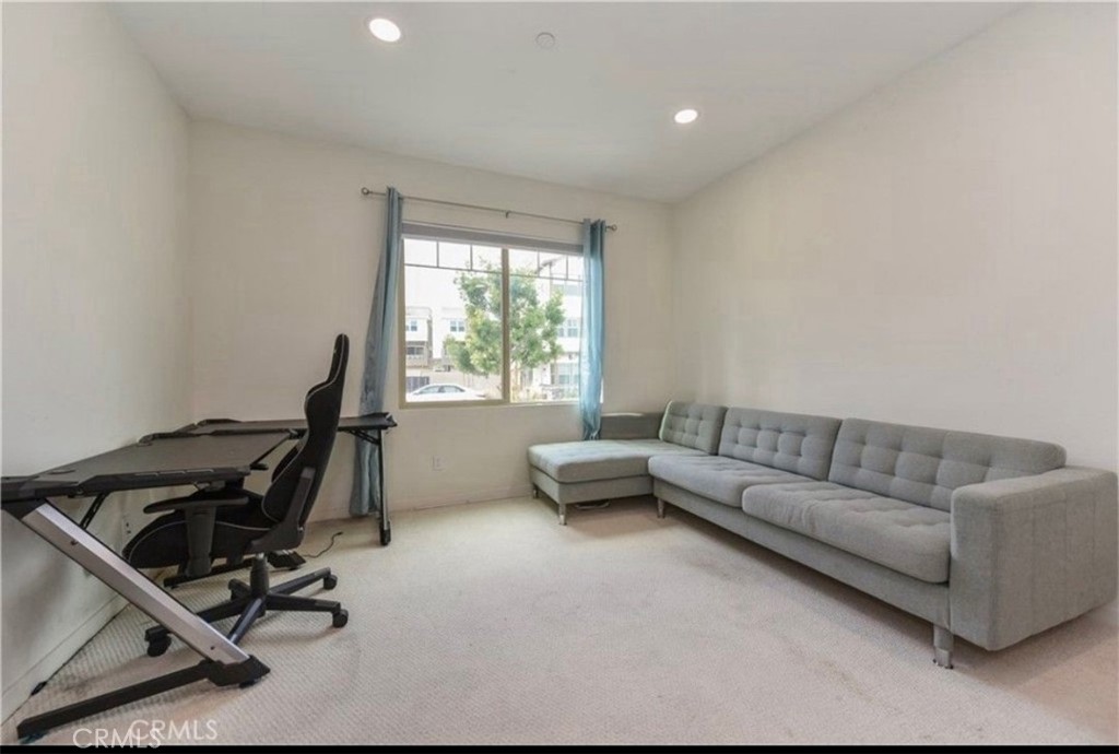 175 Frame Irvine, CA 92618 - Photo 8 of 22 a living room with furniture and a gym machine